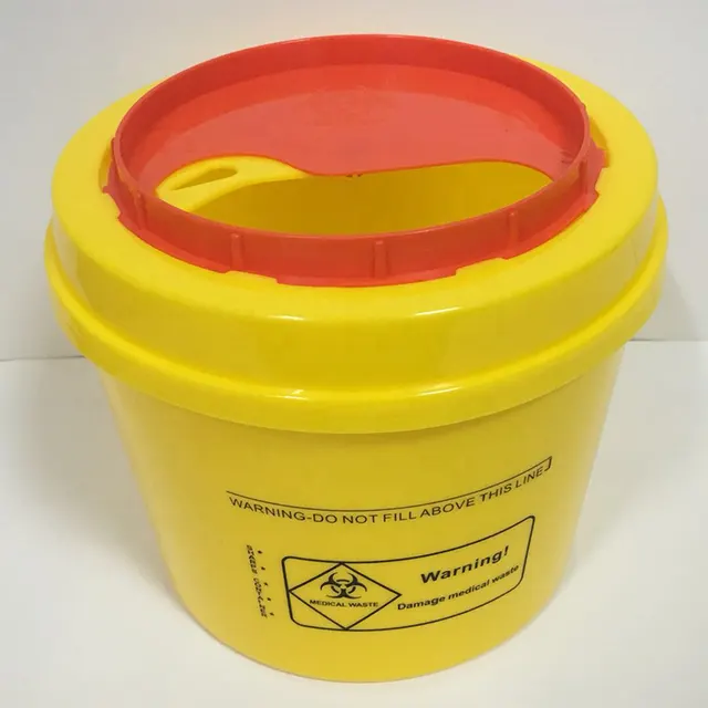 Contenedor de plástico desechable para objetos punzantes de uso hospitalario