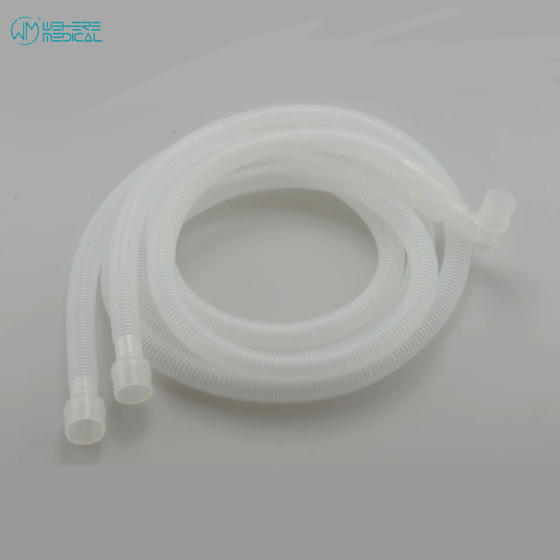 Tubo médico corrugado desechable expandable con conector estándar para circuito respiratorio