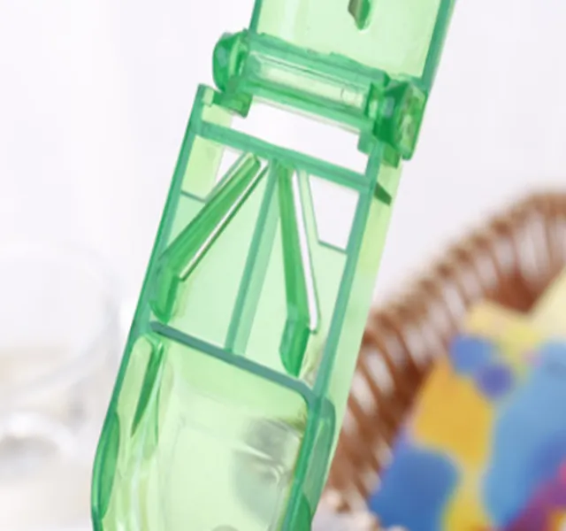 Portable Plastic Mini Pill Cutter 4