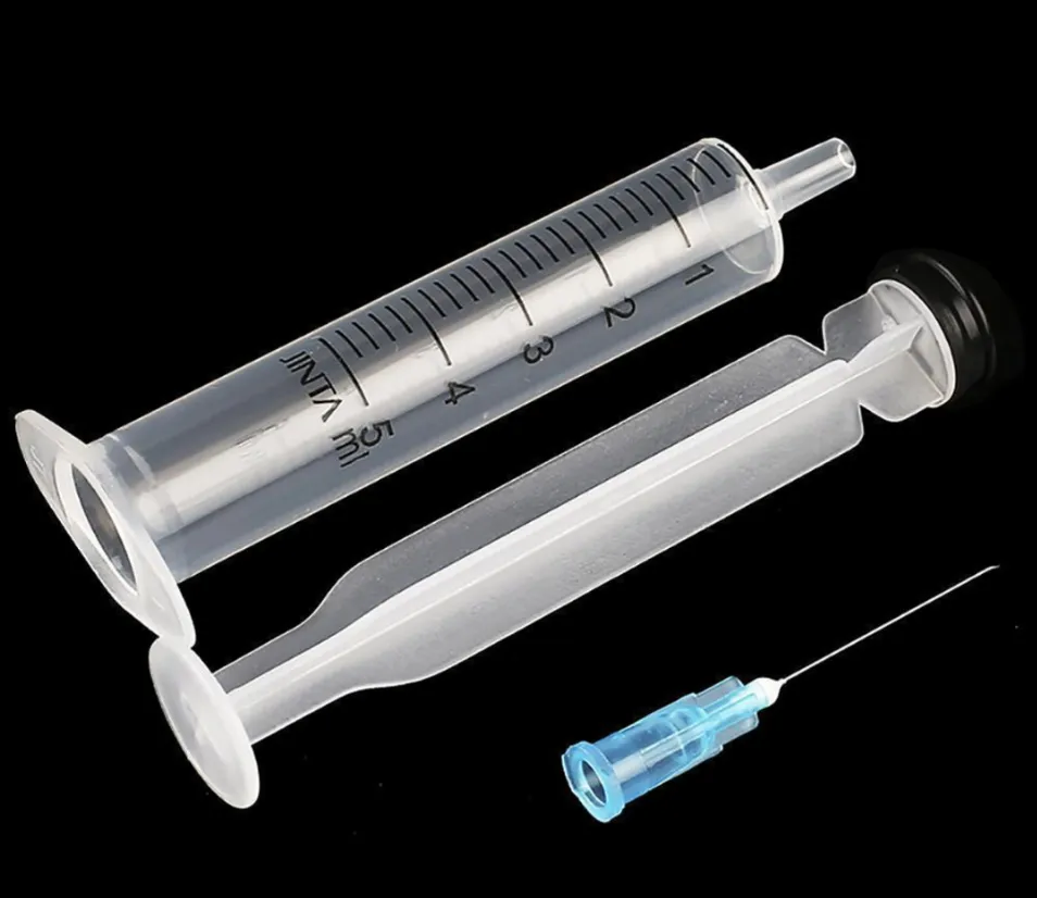 Medical sterile disposable syringe with needle 4
