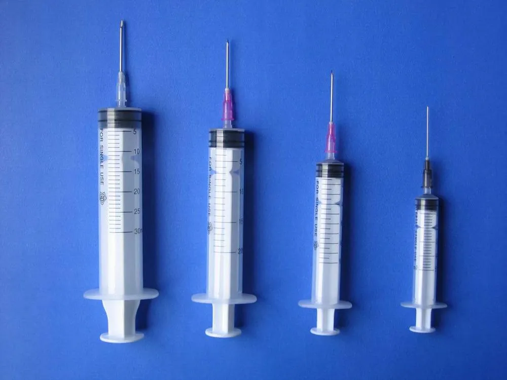 Medical sterile disposable syringe with needle 5